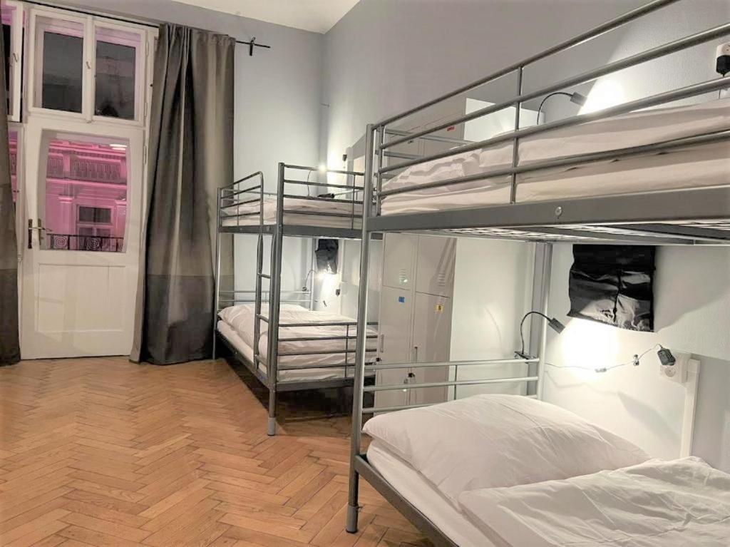 Globe Hostel Prague Adults Only المظهر الخارجي الصورة