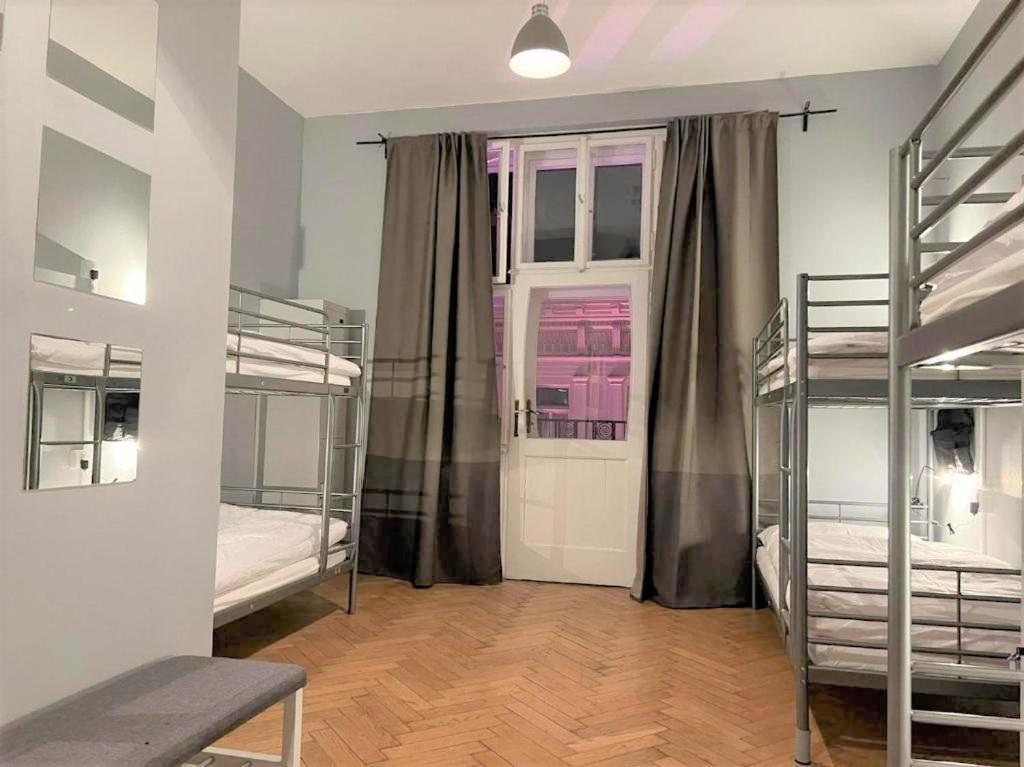 Globe Hostel Prague Adults Only المظهر الخارجي الصورة